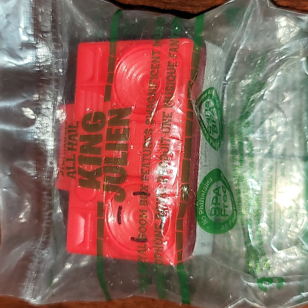 NIB 2015 Royal Boom Box from Wendy's Toys From All Hail King Julien Series